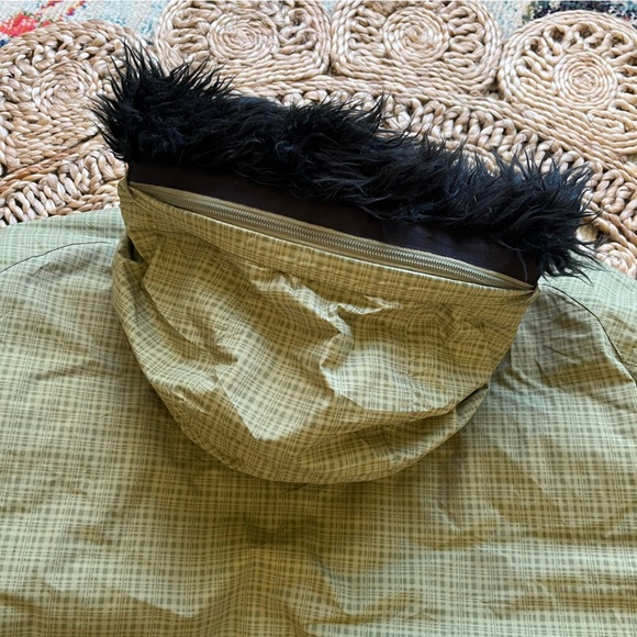 DC Snowboard Jacket, Faux Fur Hood, Green, XL - Picture 9 of 15